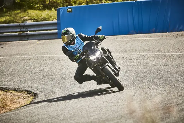 MaiTox dans l'épingle, Kawasaki Z650, dossard 47 (photo 1 sur 5)