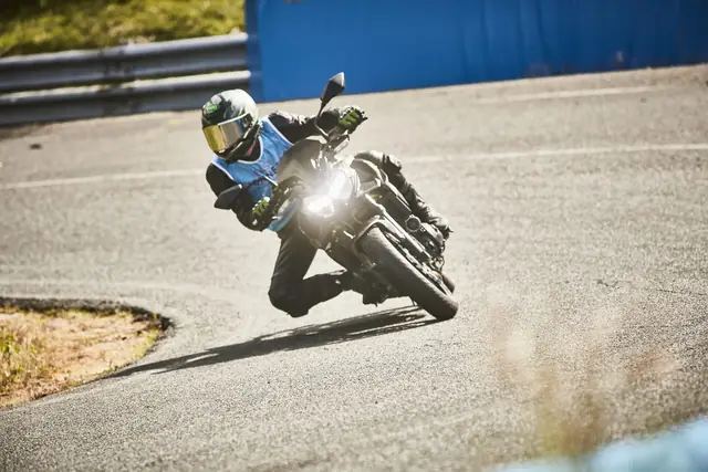 MaiTox dans l’épingle, Kawasaki Z650, dossard 47