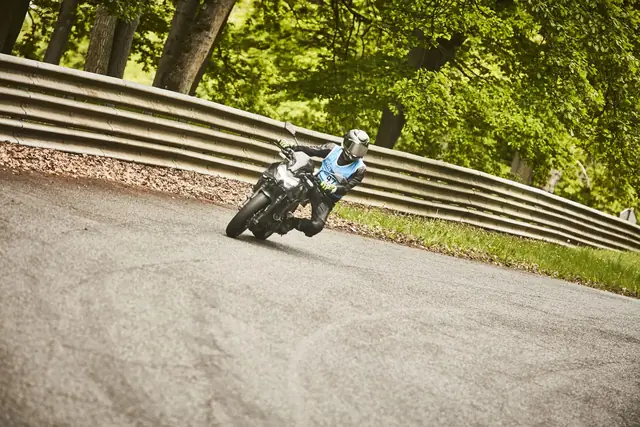 MaiTox en piste au guidon de sa Kawasaki Z650 (photo 12 sur 40)