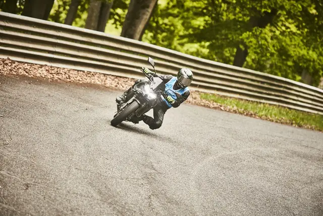 MaiTox en piste au guidon de sa Kawasaki Z650 (photo 13 sur 40)