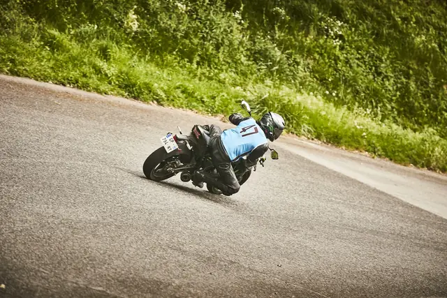 MaiTox en piste au guidon de sa Kawasaki Z650 (photo 15 sur 40)