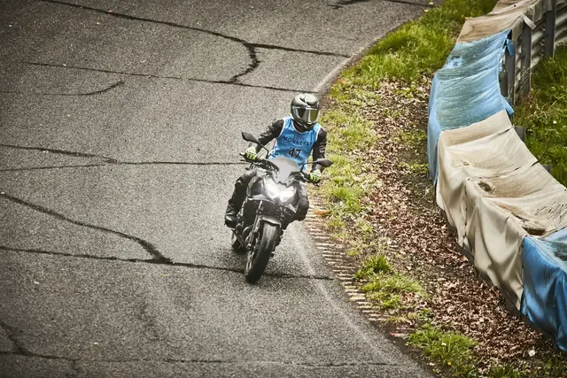MaiTox en piste au guidon de sa Kawasaki Z650 (photo 35 sur 40)